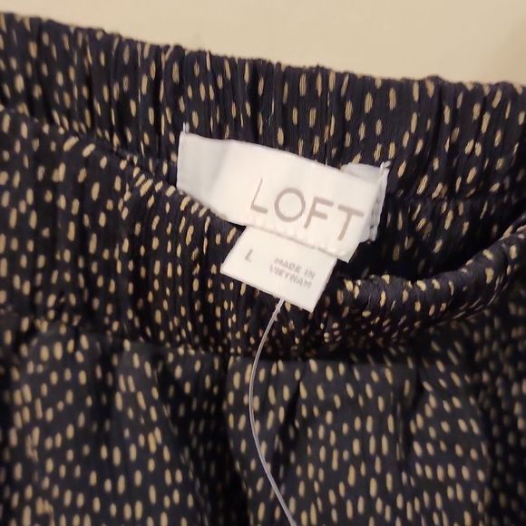 NWOT✨ Loft skirt - Picture 4 of 7